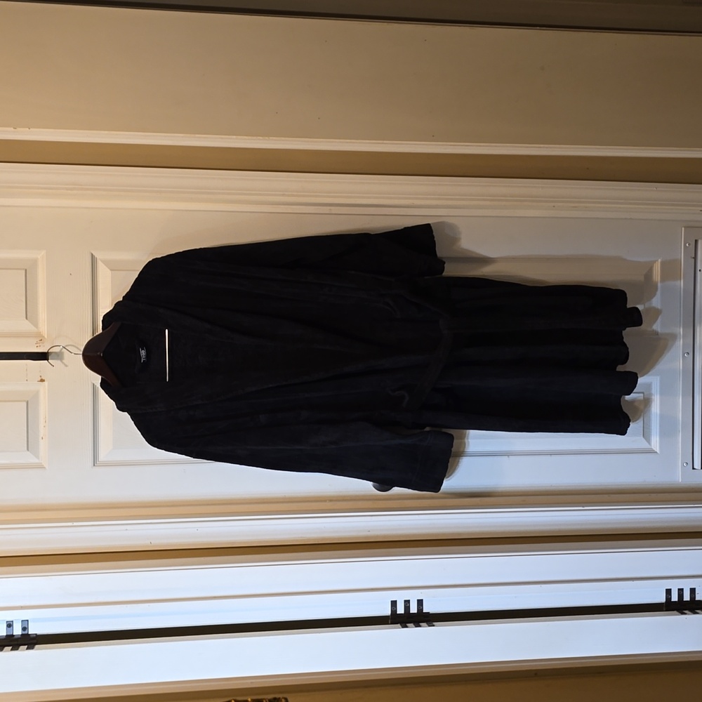 IZOD Mens Black Fleece Super Soft Plush Pin Strip Robe One Size Pocket Waist tie